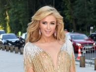 Paris Hilton w złocistym naked dress